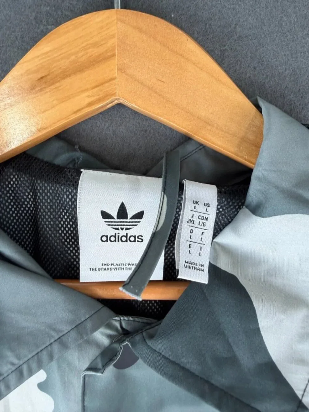 Adidas Mens Gray White Camouflage Originals Graphics Button Up Coach Jacket L